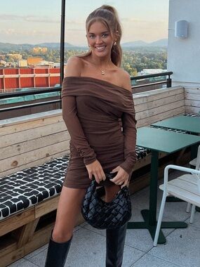 vestique Off-Shoulder Ruched Mini Dress - Brown